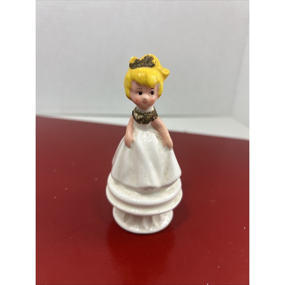 GIRL IN WHITE DRESS FIGURINE INARCO JAPAN  E- 2505‎ VERY NICE Vintage